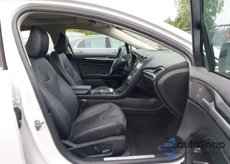 2020 Ford Fusion Hybrid Titanium z USA, uszkodzony, nr VIN 3FA6P0RUXLR139574